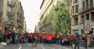 Proteste violente la Barcelona. Peste 50 de persoane rănite