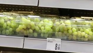 A doua zi de Crăciun, români din nou în faţa rafturilor din supermarketuri!