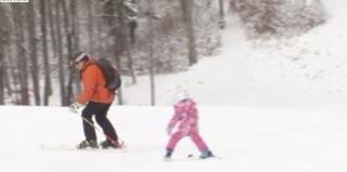 Pârtiile de schii din toată ţara, luate cu asalt după mesele copioase de Crăciun