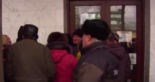 Revelionul pensionarilor. Haos la ghișee pentru a prinde bilete la petrecerea organizată de primărie