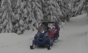 Românii se distrează pe pârtiile stațiunilor montane, înainte de Revelion