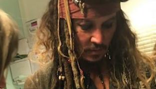 "Piratul din Caraibe", în vizită la secţia de pediatrie a unui institut oncologic din Paris