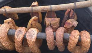 Afumăturile tradiționale, vândute pentru Revelion pe lista de așteptare