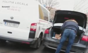 Comerciant ilegal filmat când vinde artificii lângă mașina Poliției Locale, în București