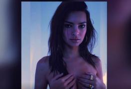 Cadou fierbinte pentru fani. Modelul Emily Ratajkowski s-a dezbrăcat pe internet