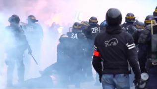 ”Vestele Galbene”, noi proteste în Franța. Manifestanții au blocat traficul și s-au bătut cu forțele de ordine