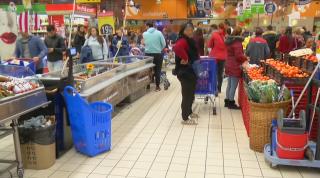 Aglomerație la cumpărături înainte de Revelion