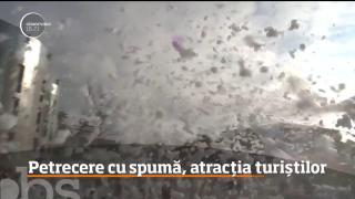 Petrecerea cu spumă de la Băile Felix, atracția turiștilor