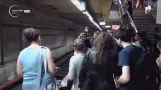 Tânărul de 19 ani lovit de metrou în București ar fi vrut să se sinucidă
