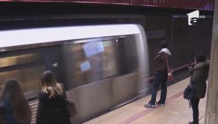 Femeia care s-a sinucis la metrou a ajuns pe șine, în tunel, fără ca nimeni să observe