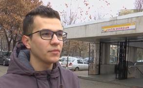 Mihai, eroul care a salvat un tânăr sinucigaș la metrou, face voluntariat după ce mama sa a murit de cancer