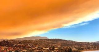 Imagini apocaliptice în Australia. Un incendiu de vegetaţie din Tazmania a colorat cerul în portocaliu şi roşu