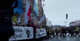 Proteste masive în Ungaria. Zeci de mii de oameni sunt nemulţumiţi de noua aşa numită "lege a sclaviei"