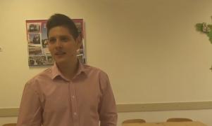 Un român de 23 de ani e cel mai tânăr angajat al unei instituţii publice din Franţa