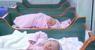 Românii se inspiră din tradiţie atunci când vine vorba despre bebeluşii lor. Ce nume se află în topul preferinţelor