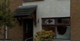 Români, victimele unui atac xenofob în Irlanda. Vecinii au alertat poliţia  (Video)