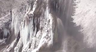 Cascada Clocota din județul Hunedoara nu îngheaţă niciodată. Peisajul mirific se păstrează indiferent de anotimp