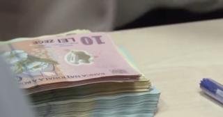 Mugur Isărescu consideră taxa pe lăcomie drept o "trăsnaie" a Guvernului