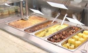 Prânzul, mai scump decât tichetul de masă