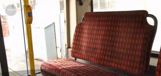 Prima ipoteză în cazul adolescentei căzute pe geamul unui autobuz din Ploieşti, aflat în mers