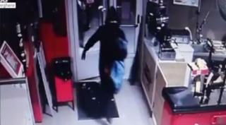 Hoţi prinşi cu focuri de armă, în Timiş