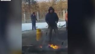 Șoselele din Brăila, cârpite la căldura buteliei, pe un ger năprasnic