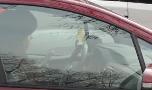 Şoferii prinşi cu telefonul în mână la volan îşi vor pierde permisul. Proiectul de lege e în dezbatere publică