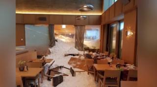 Iarnă extremă în Europa. Hotel lovit de avalanşă în Elveţia, oraşe îngropate în zăpadă în Austria şi Germania