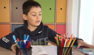 Temele de vacanță, interzise prin ordin de ministru, rămân o povară pentru elevi