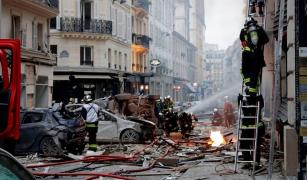 Trei morți și peste 40 de răniți în explozia din Paris. Deflagrația s-a produs când au intervenit pompierii
