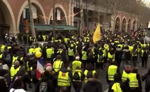 "Vestele Galbene" au ieșit din nou în stradă, în Paris. Peste 100 de persoane au fost arestate