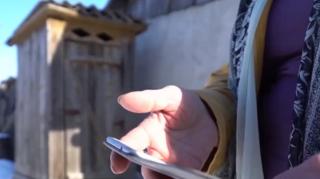Localnicii unui sat din Botoşani au toaletă în curte, dar sunt conectaţi la Internet prin wi-fi
