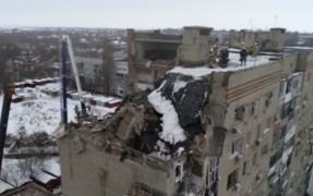 O explozie de gaz a provocat dezastru într-un bloc de locuinţe din Rusia. Cel puţin două persoane au murit