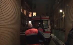 Adolescenta de 17 ani care a căzut în gol de pe o pasarelă pietonală în gara Simeria este în stare critică