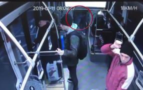 Furt într-un autobuz din Constanţa, surprins de camerele de supraveghere (Video)