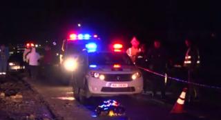 Un bărbat de 40 de ani din Mehedinţi a murit după ce a fost lovit de o maşină în timp ce mergea pe marginea drumului