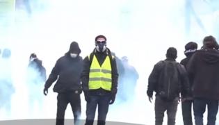 Vestele galbene" au ieşit în stradă pentru al zecelea weekend la rând în Franţa