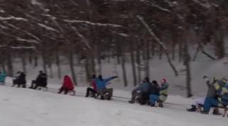 Săniuşul nu are vârstă! Zeci de oameni au retrăit momentele copilăriei pe lacul Sfânta Ana