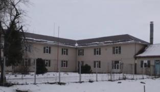 Eleva de 13 ani din Braşov a încercat să se sinucidă la şcoală. Se temea că va fi pedepsită de părinţi pentru notele mici