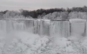 Cascada Niagara a îngheţat parţial. Priveliştea este uluitoare (Video)