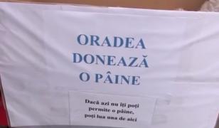 Mai mulţi voluntari din Oradea au împărţit pâini gratuite celor mai puţini norocoşi