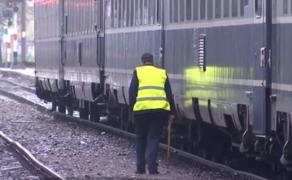 Marfarele vor fi conduse de un singur mecanic. Decizia îi revoltă pe angajaţii CFR