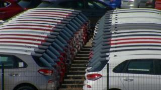 Restituirea taxei auto este blocată, în ciuda somației de la Comisia Europeană