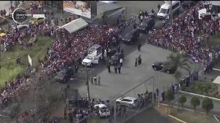 Papa Francisc a cântat "La mulţi ani" unei femei (Video)