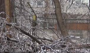 Turțurii care se topesc, un adevărat pericol în București