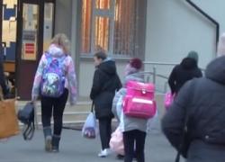 Trei milioane de elevi se întorc luni în şcoli. Părinţii se tem că numărul îmbolnăvirilor de gripă va exploda