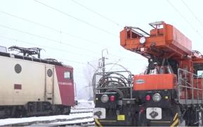 Trenuri blocate în câmp și avioane înghețate. CFR a strâns 2.500 de minute întârziere