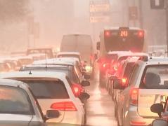 Iarnă la extreme. După ger, ploaie îngheţată şi ninsori, urmează o săptămână cu temperaturi de primăvară