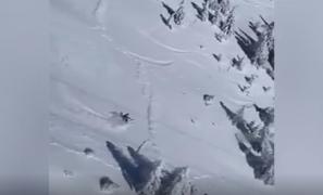 Schior surprins de avalanşă, în timp ce cobora între cota 2000 şi 1400, la Sinaia