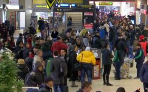 Avionul Tarom de Salonic s-a întors la București după 20 de minute, din cauza mirosului de fum